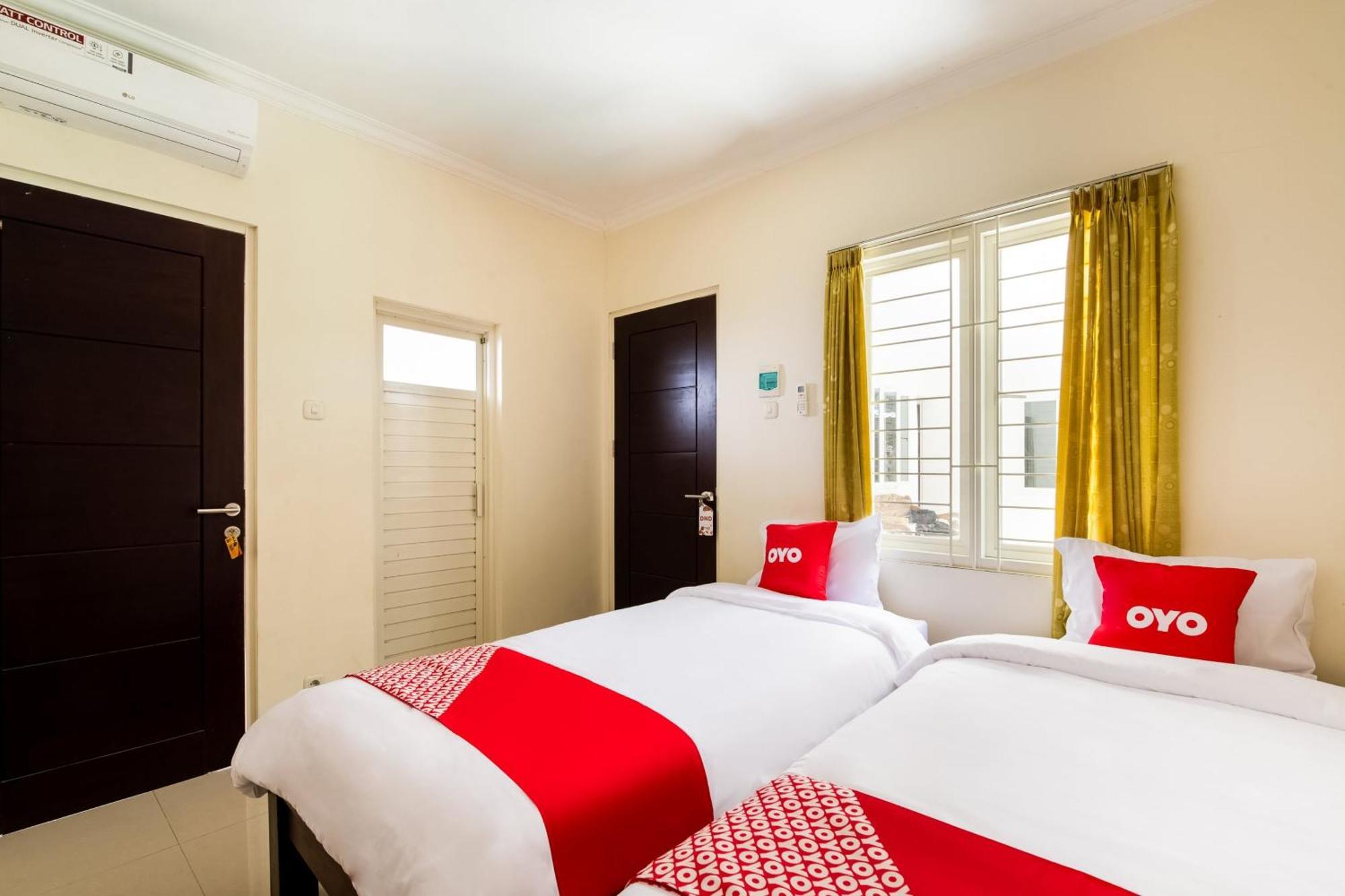 Oyo Life 3398 Griya Rm 19 Syariah Hotel Surabaya Exterior photo