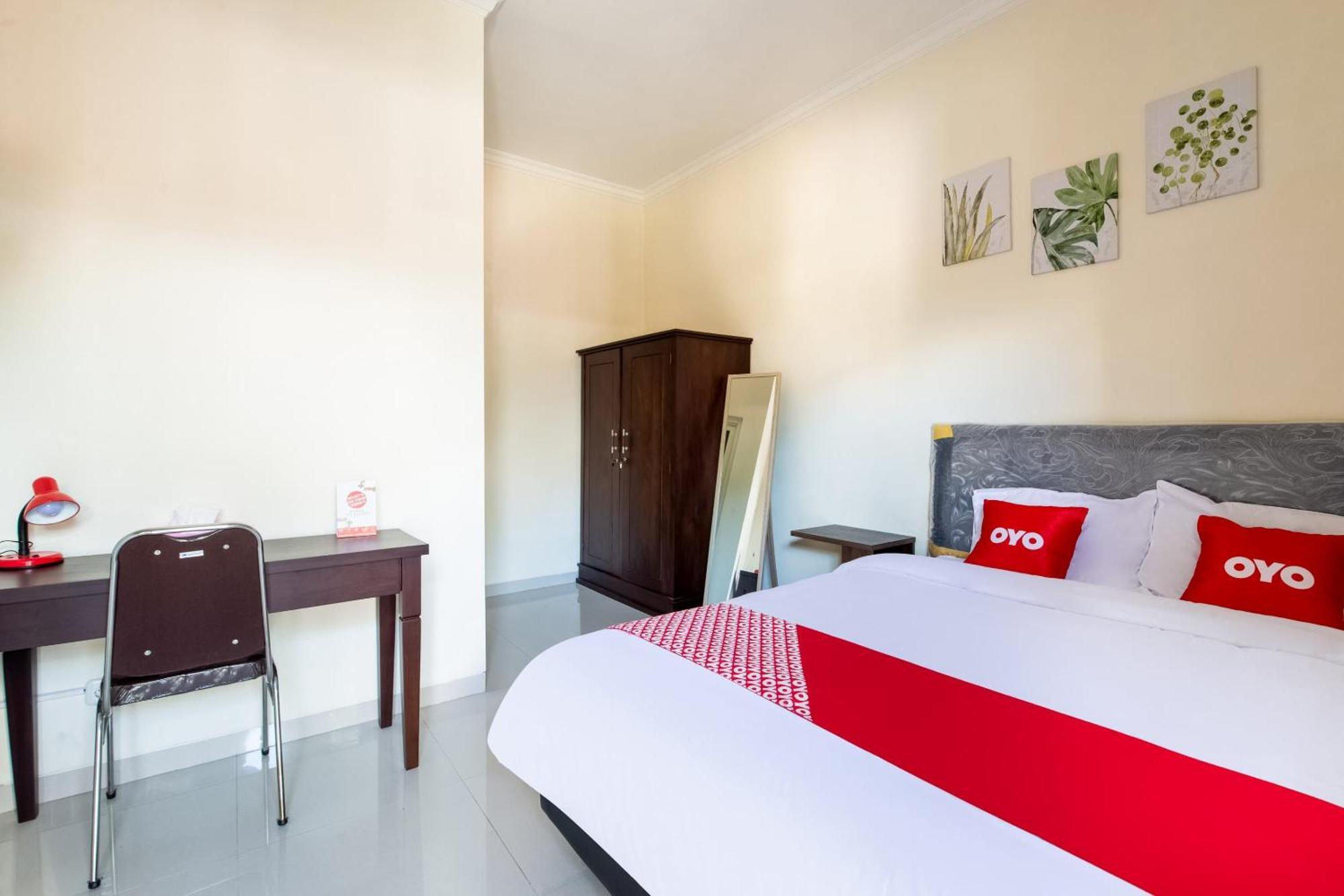 Oyo Life 3398 Griya Rm 19 Syariah Hotel Surabaya Exterior photo