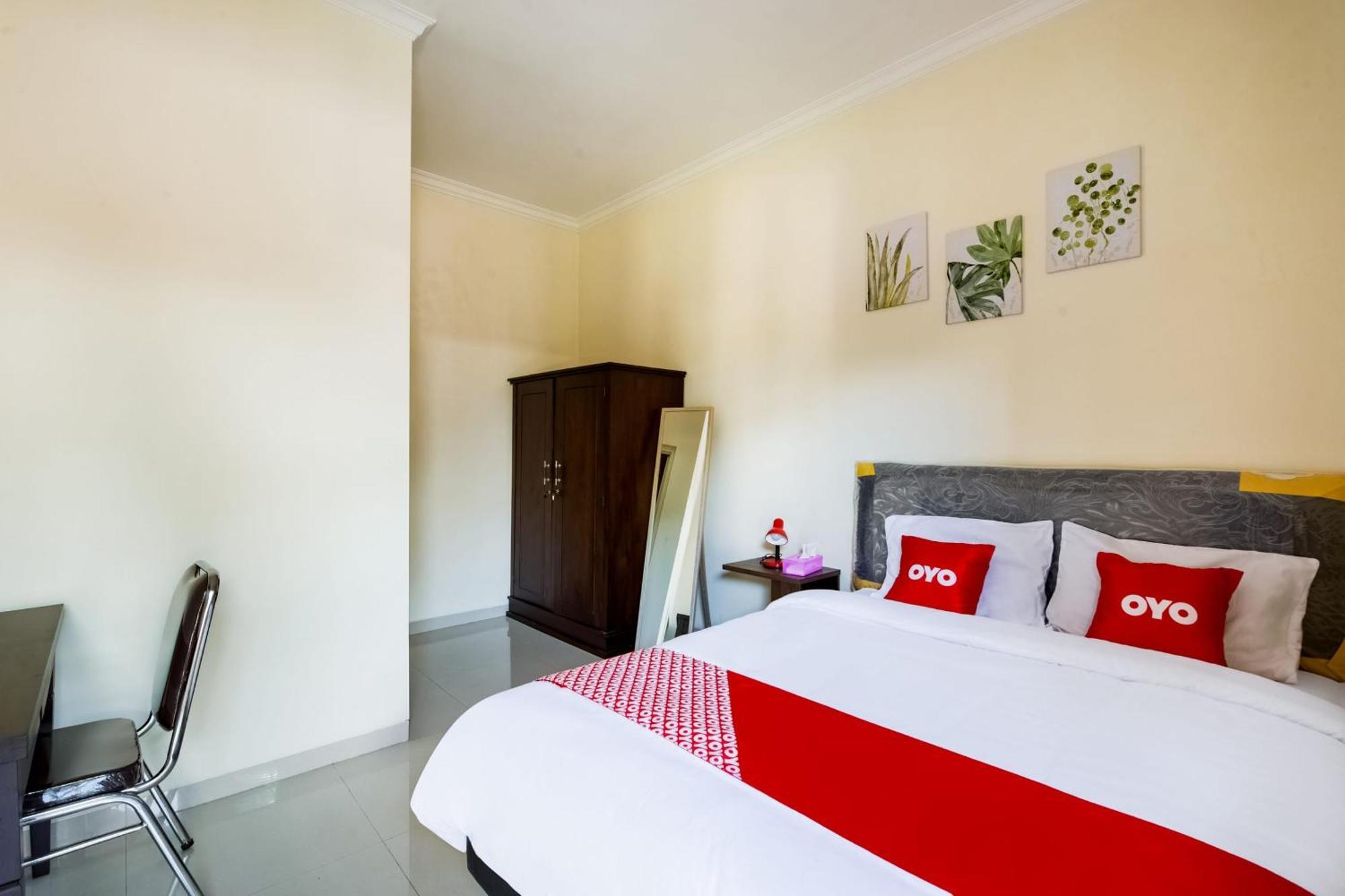 Oyo Life 3398 Griya Rm 19 Syariah Hotel Surabaya Exterior photo