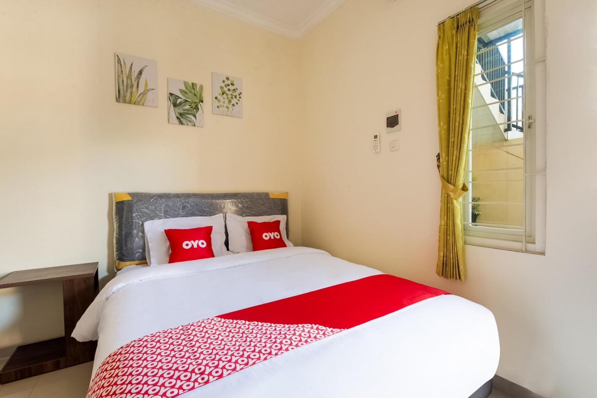 Oyo Life 3398 Griya Rm 19 Syariah Hotel Surabaya Exterior photo